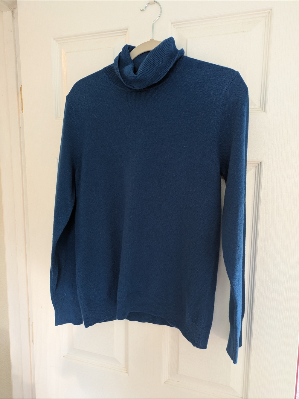 Orvis! 100% Cashmere! Deep Blue Turtleneck Sweater